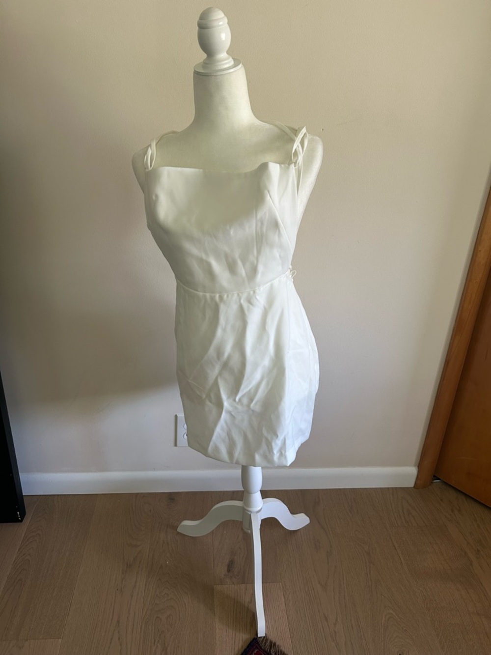 White Sleeveless Square-Neck Mini dress by Maurie and Eve. NEW with Tags 8